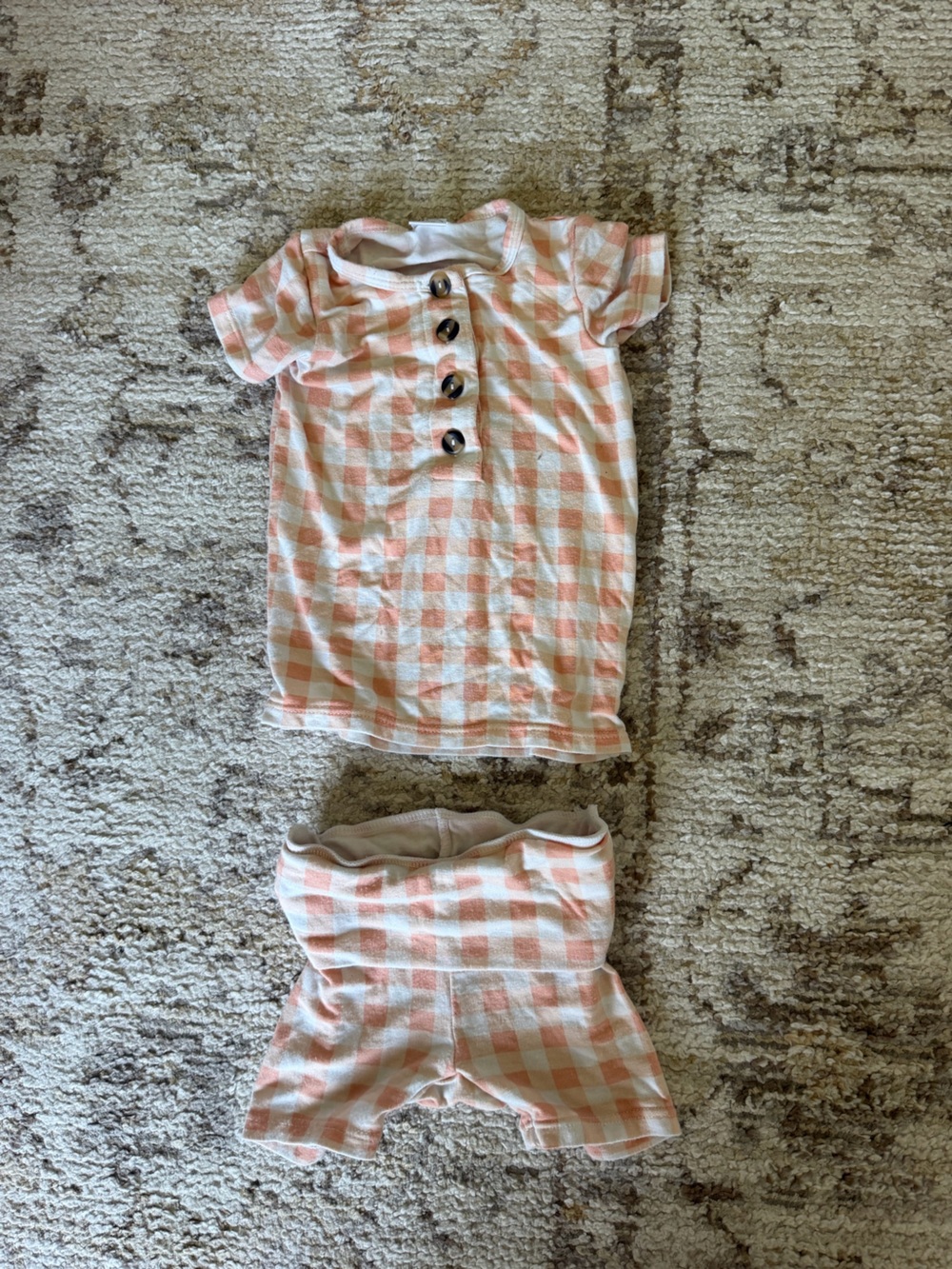 Lou Lou 3-6 months outfit
Some wash wear